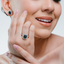 Anillo Zafiro Rectángulo con brillantes - PINETA - Oro Blanco 18K