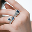 Anillo Doble forma Rectangular Zafiro - PINETA - Oro Blanco 18K