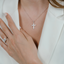 Dije de Cruz con Brillantes. Joyería de la casa. Oro Blanco 14K