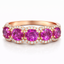 Anillo PINETA 18K en Oro Rosa con  Zafiros Rosas Naturales y Diamantes Halo  – Media Alianza de Alta Joyería