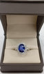 Anillo de Zafiro Oval 3.50 ct con Halo de  Diamantes en Oro Blanco 18K – Colección  PINETA 18K